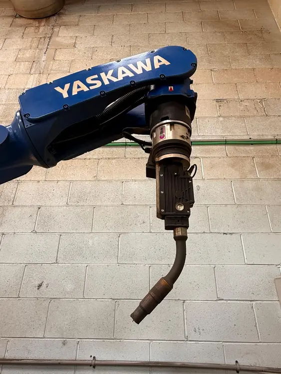 2022 YASKAWA AR2010 ROBOTIC WELDER WITH MILLER AUTO-CONTINUUM 500 WELDER - ARTICULATED ROBOTS